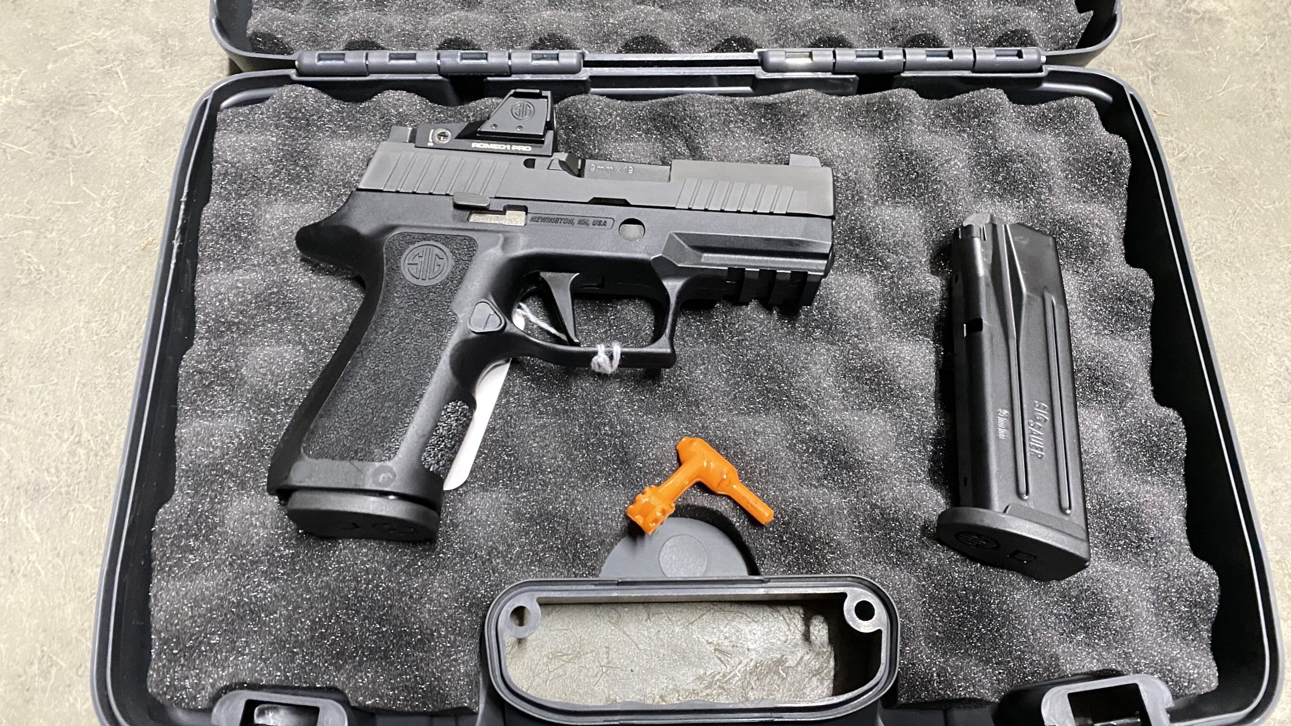 Used Like New Sig Sauer 320 X-Compact 9mm Luger w/ Romeo 1 Pro 320XC-9-BXR3-RXP
