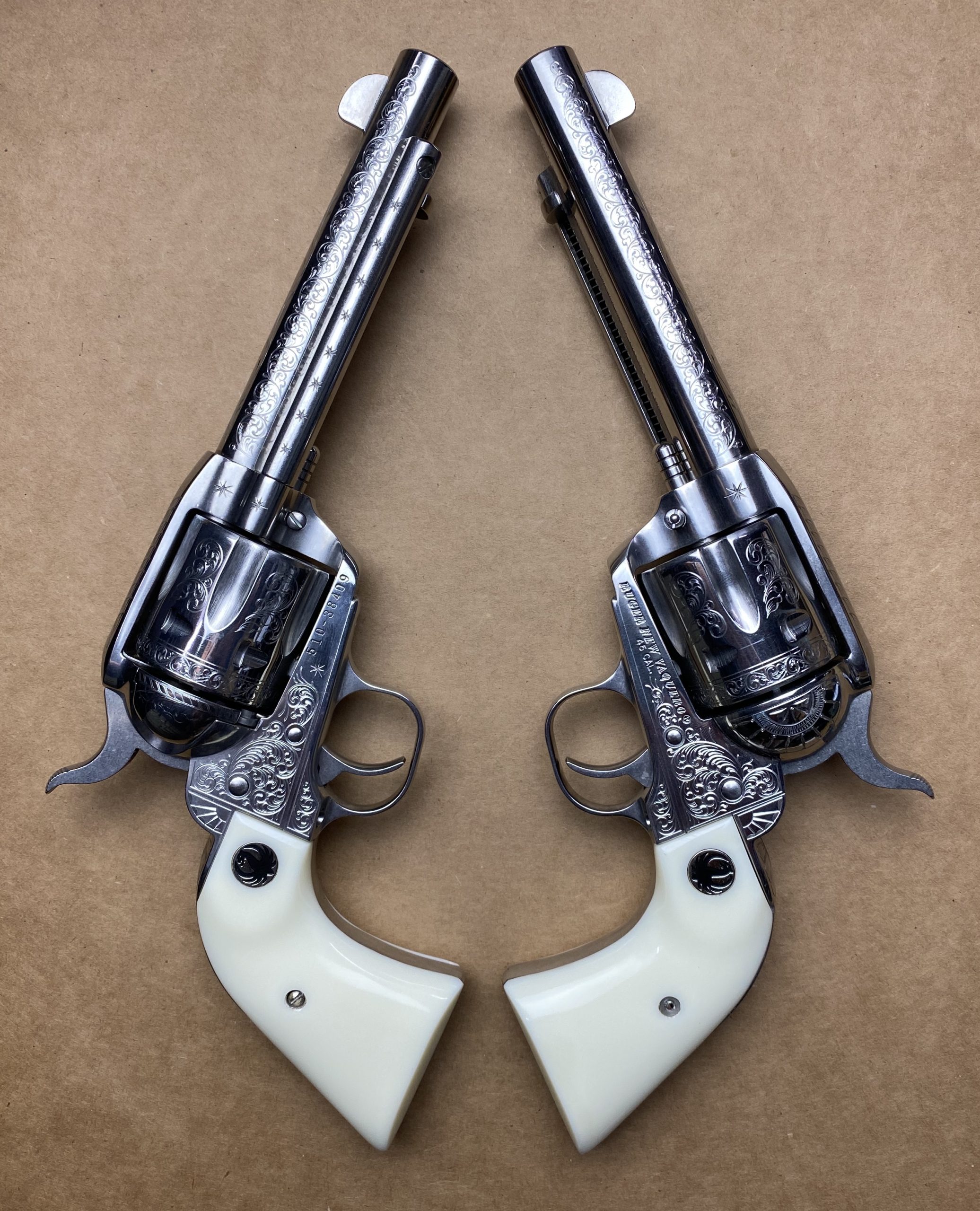 Used Consecutive Pair (2) 1 of 1000 Engraved Ruger Vaquero 45 Colt 5.5" 5119
